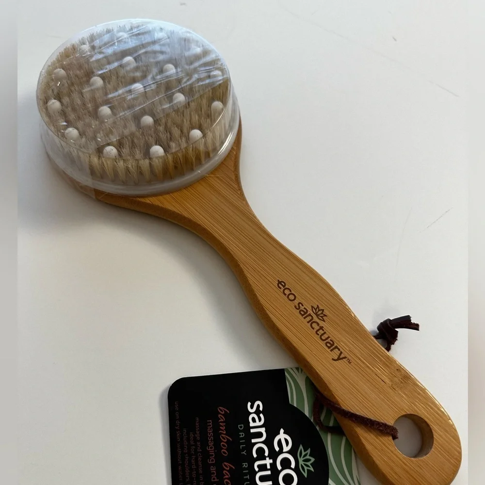 Bamboo back brush massaging and cleansing NWT